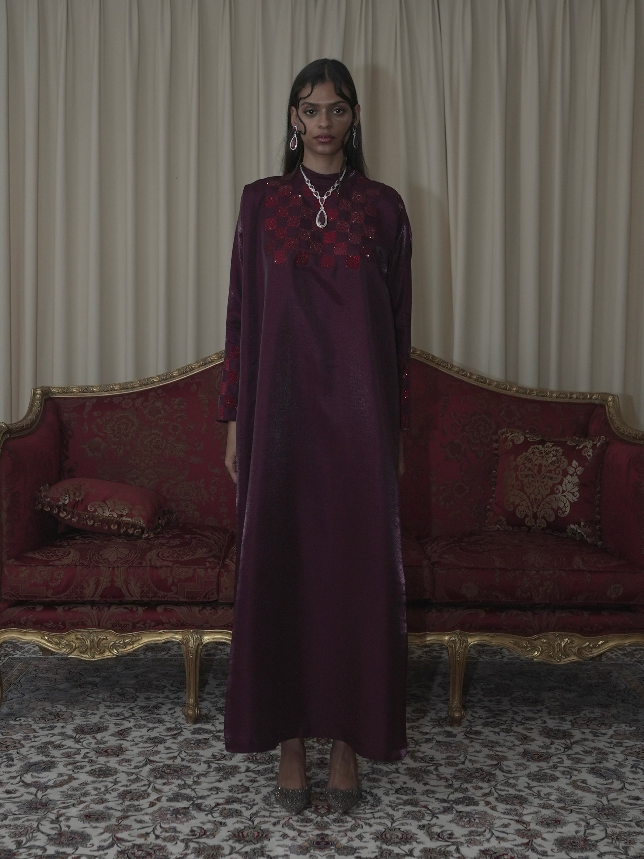 Swirl Thoub | MAROON