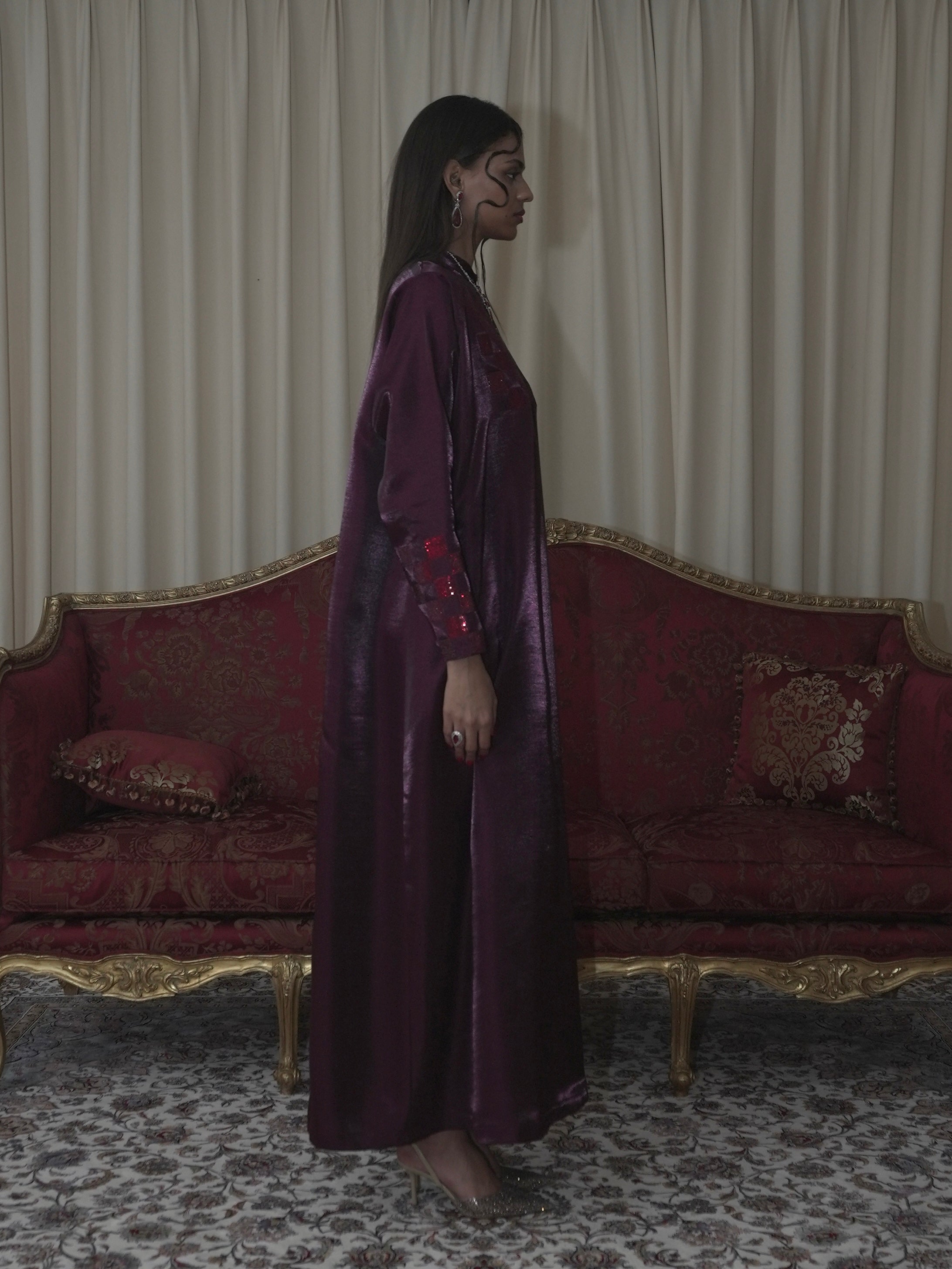 Swirl Thoub | MAROON